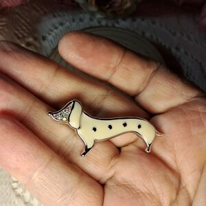 Sparkly Cream & Silvertone Dachshund Dog Brooch